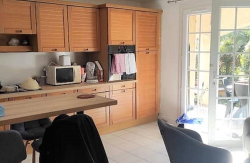 Les 3 Ponts Apartment | LE TIBERE : Quiet & popular location; Swimming pool, garrigue, Provence.
