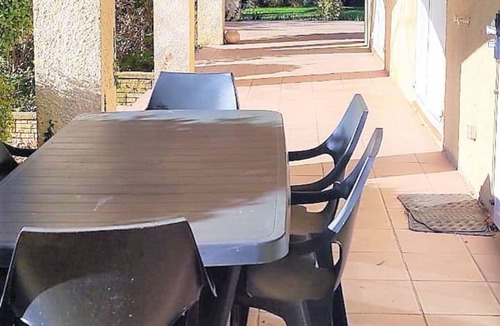 Les 3 Ponts Apartment | LE TIBERE : Quiet & popular location; Swimming pool, garrigue, Provence.