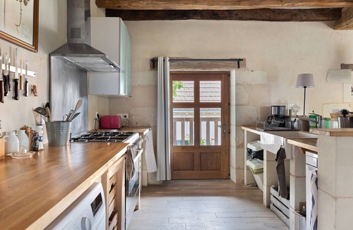 Cravant-les-Coteaux Apartment | Le Trianon Isabelle de Maillé – Relais du Château de Sonnay Holiday Homes