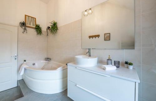Longueville Apartment | Le Triplex - cosy avec petit jardin