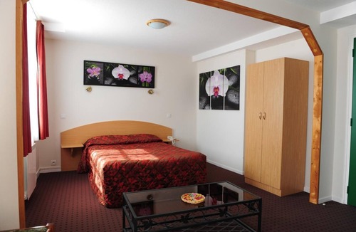 Launois-sur-Vence Hotel | Le Val de Vence