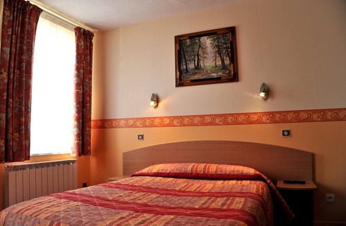 Launois-sur-Vence Hotel | Le Val de Vence