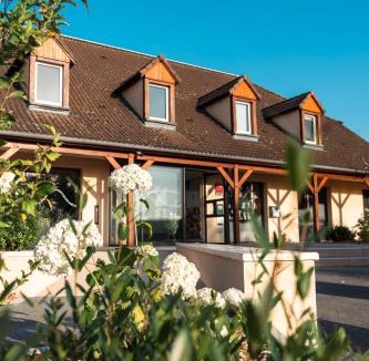 Magnant Hotel | LE VAL MORET Hôtel Restaurant et Spa