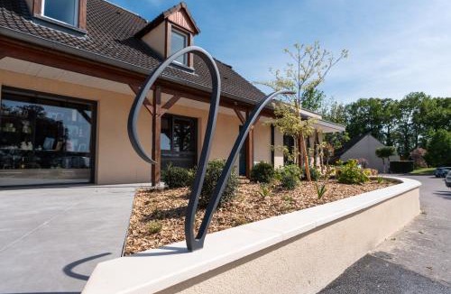 Magnant Hotel | LE VAL MORET Hôtel Restaurant et Spa