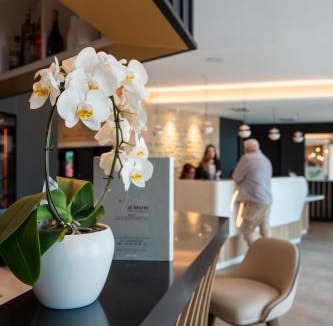 Magnant Hotel | LE VAL MORET Hôtel Restaurant et Spa