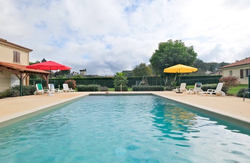 Savignac-les-Eglises House | L’Enclos – House with Air Conditioning and Shared Pool in Savignac-les-Églises