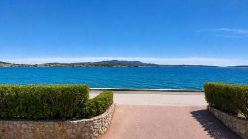 Sanary-sur-Mer House | Les Baux 1