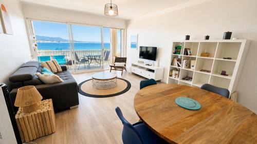 Sanary-sur-Mer House | Les Baux 1