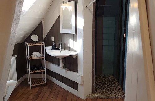 Epinal Bed & Breakfast | Les Bulles B&B Guest Room – Double Room with Wi-Fi