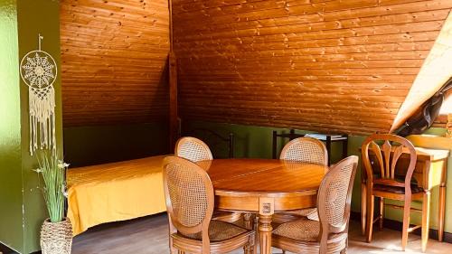 Saint-Vincent-Rive-d'Olt Bed & Breakfast | Les Chambres du Prieuré
