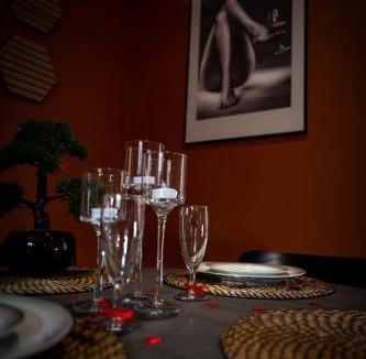 Champlost Hotel | Les champs des plaisirs