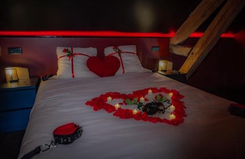 Champlost Hotel | Les champs des plaisirs