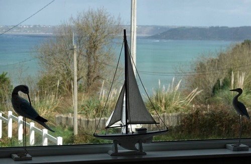 Plestin-les-Greves Apartment | "LES DAUPHINS" sea view, 135m2 bright, ground floor, beach 250m, terrace, garden