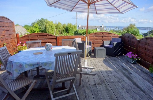 Plestin-les-Greves Apartment | "LES DAUPHINS" sea view, 135m2 bright, ground floor, beach 250m, terrace, garden
