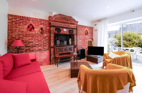 Huelgoat House | Les Gites du chaos d'Huelgoat – Renovated Former Bakehouse in Granite, Central & Peaceful
