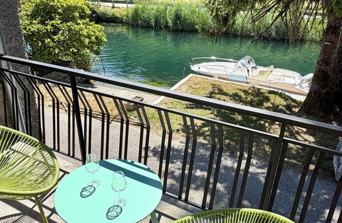 Vions Apartment | Les Granges du Canal Charming accommodation with a view and access to the canal