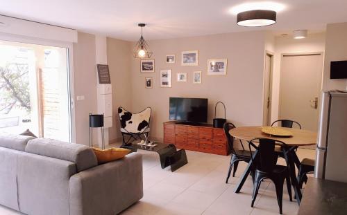 Ledenon House | Les Iris