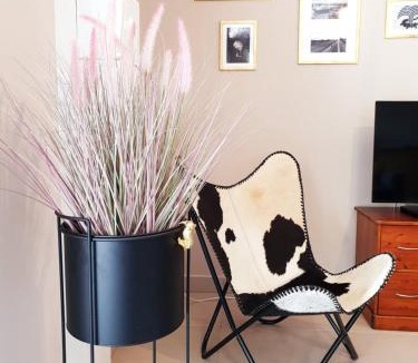 Ledenon House | Les Iris