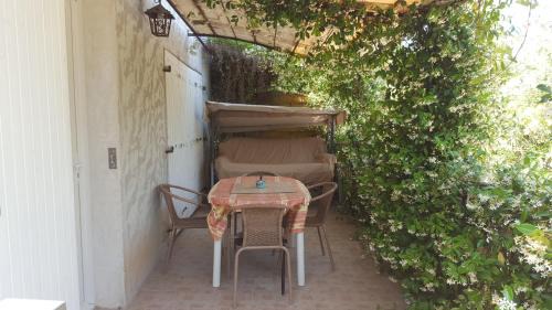 Sainte-Anne du Castellet House | LES LAURIERS
