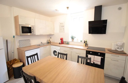 Thierville-sur-Meuse Apartment | Les Loges de Véro RDC - 5 min from Verdun, private parking, motorcycle garage, air conditioning.