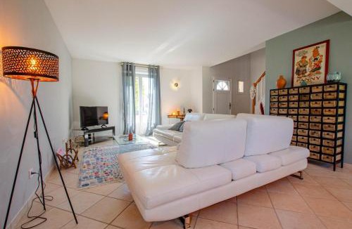 Saint-Julien-les-Villas House | Les lys