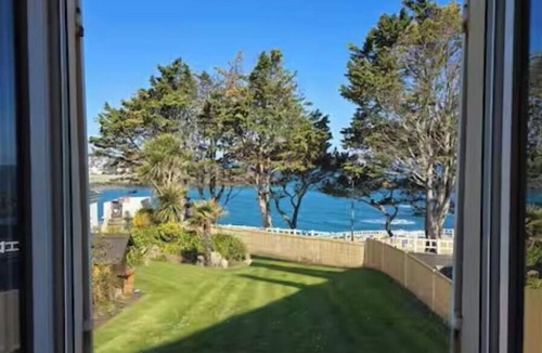 Saint-Quay-Portrieux House | "Les pieds dans l'eau": panoramic sea views and direct beach access!