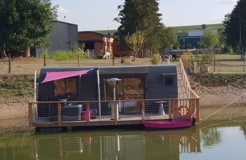Chablis Ski Chalet | Les Preuses floating cabin with private spa
