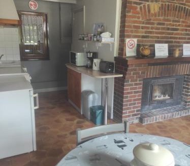 Onjon House | Les Rosiers