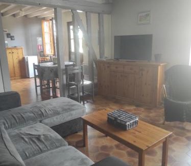 Onjon House | Les Rosiers