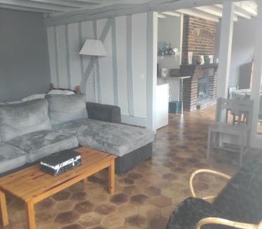 Onjon House | Les Rosiers