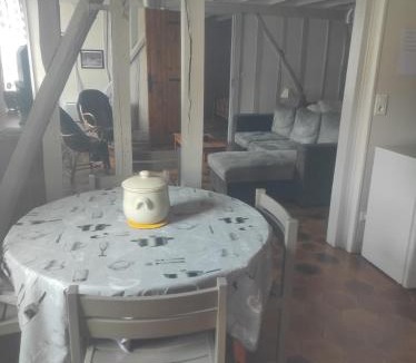 Onjon House | Les Rosiers