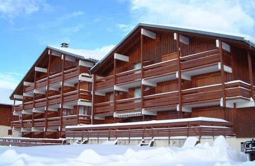 Les Saisies Apartment | Les Saisies - Studio cabin for 5 with balcony, pets allowed