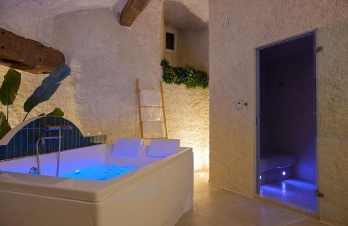 Auriol Apartment | Les Voûtes - Loveroom Suite Spa Balnéo & Hammam Privatifs Atypique