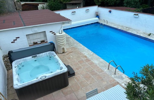 Lamothe-Capdeville Villa | Les Volets Bleus Villa avec piscine et jacuzzi