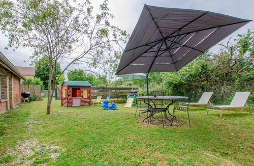 Brevonnes House | Les Volets Bleus & Les P'tits Cailloux
