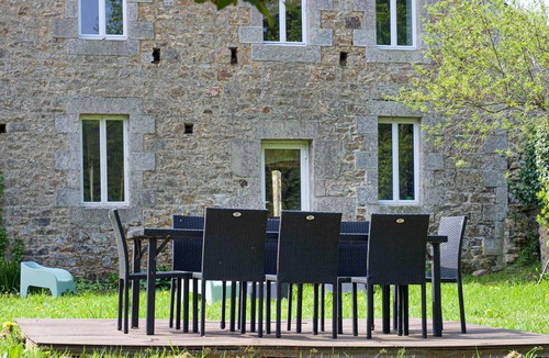 Treverec House | Live stately and family in this beautiful vacation home in Trévérec.