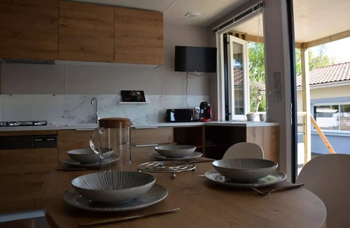 Sadirac House | Living 3-Room Mobile Home for 4 People, Air-Conditioned + TV