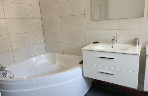 Valras-Plage Villa | Location Bord de mer, villa de vacances 6-8 personnes - jardin