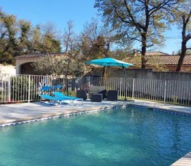 Rochefort-du-Gard Apartment | Location saisonnière en Provence