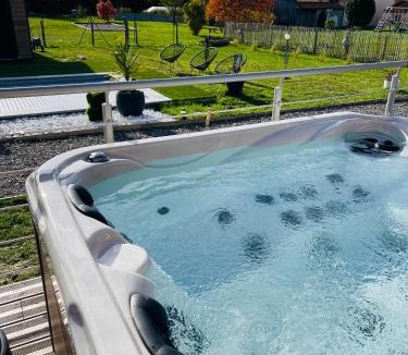 Saint-Utin Cabin | Lodge Lady Tipi 2 avec jacuzzi et piscine