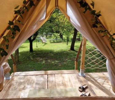 Roquefeuil Bed & Breakfast | Lodge tente les pommiers Glamping Ô rendez-vous en demi-pension