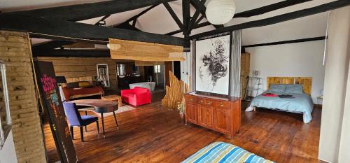Montech Villa | Loft industriel de 220 métres carré sur deux niveaux
