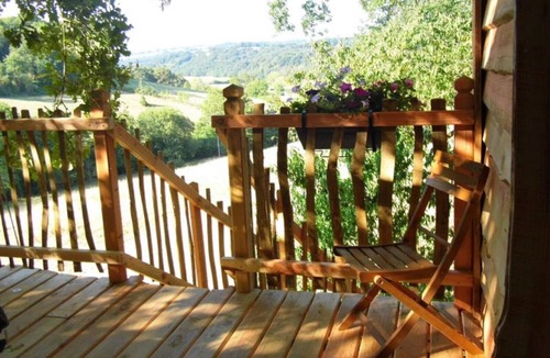 Fichous-Riumayou Cabin | Log Cabin-Deluxe-Whirlpool bath-Countryside view-Gîtes de France