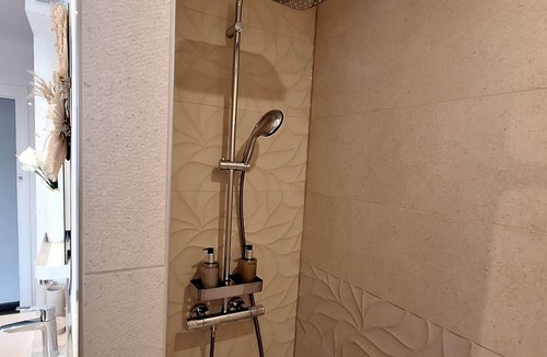 Hohwiller Apartment | Logement Entier - Les Bouquets de Francine