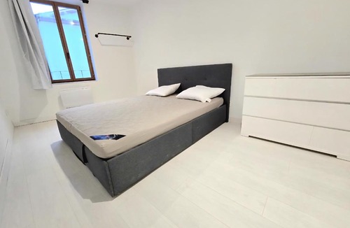 Foix Apartment | Logements 35m2 1chambre avec salon ou 2chambres petit salon - centre historique Foix