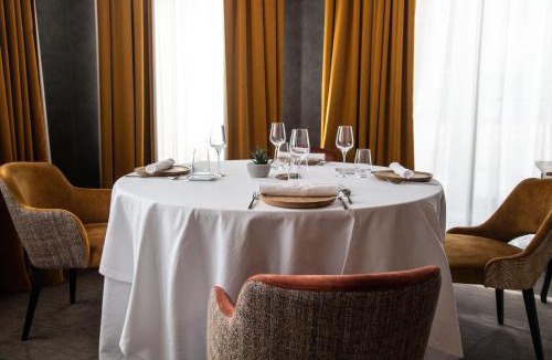 Rouvres-en-Xaintois Hotel | Logis Burnel Et La Cle Des Champs