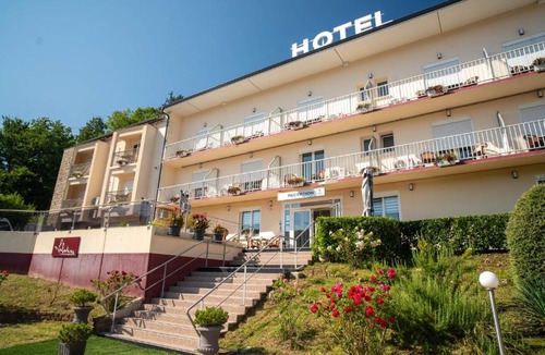 Custines Hotel | Logis Hôtel de L'ile Restaurant La Romantica