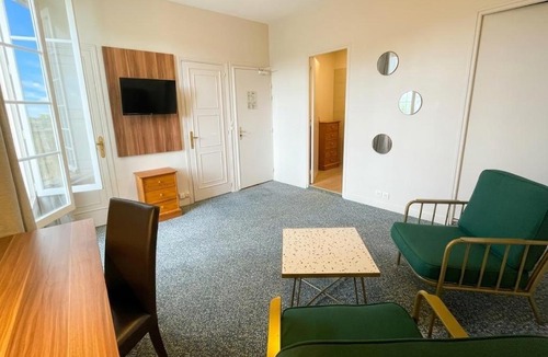 Combourg Hotel | Logis Hôtel Du Château - Combourg, Proche Saint-Malo