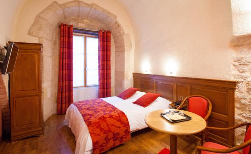 Langres Hotel | Logis Hôtel Le Cheval Blanc