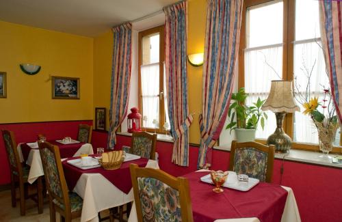 Launois-sur-Vence Hotel | Logis Hôtel Le Val de Vence